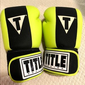 TITLE Boxing Glove in Acid Yellow - size Medium